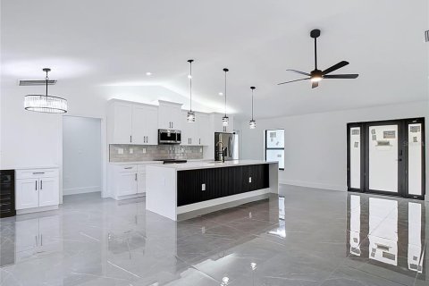 Villa ou maison à vendre à Cape Coral, Floride: 4 chambres, 156.35 m2 № 2388882 - photo 15