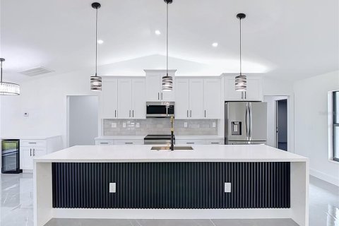 Villa ou maison à vendre à Cape Coral, Floride: 4 chambres, 156.35 m2 № 2388882 - photo 3