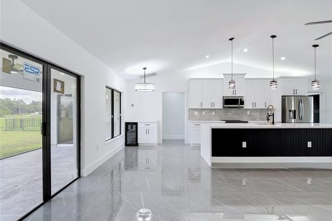 Villa ou maison à vendre à Cape Coral, Floride: 4 chambres, 156.35 m2 № 2388882 - photo 13