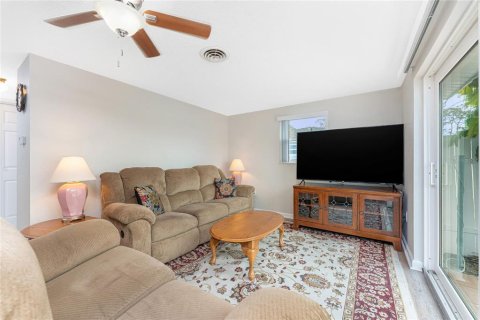 Condo in Englewood, Florida, 2 bedrooms  № 1686739 - photo 13
