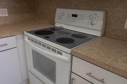 Condo in Pembroke Pines, Florida, 2 bedrooms  № 2187388 - photo 4