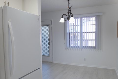 Condo in Pembroke Pines, Florida, 2 bedrooms  № 2187388 - photo 6