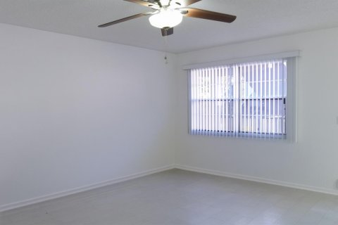 Condo in Pembroke Pines, Florida, 2 bedrooms  № 2187388 - photo 14