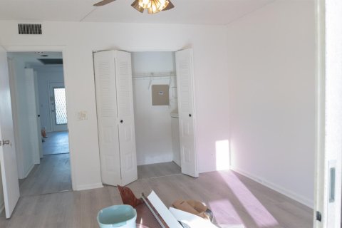 Condo in Pembroke Pines, Florida, 2 bedrooms  № 2187388 - photo 30