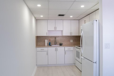 Condo in Pembroke Pines, Florida, 2 bedrooms  № 2187388