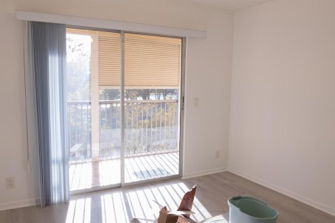 Condo in Pembroke Pines, Florida, 2 bedrooms  № 2187388 - photo 27