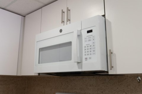 Condo in Pembroke Pines, Florida, 2 bedrooms  № 2187388 - photo 3