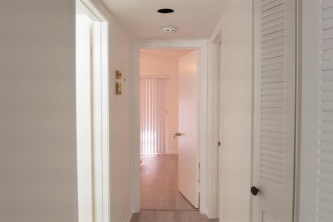Condo in Pembroke Pines, Florida, 2 bedrooms  № 2187388 - photo 17