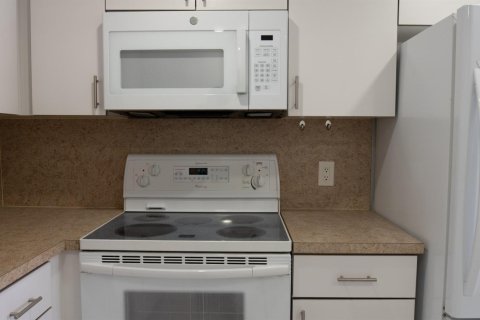Condo in Pembroke Pines, Florida, 2 bedrooms  № 2187388 - photo 5