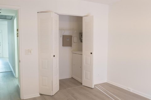 Condo in Pembroke Pines, Florida, 2 bedrooms  № 2187388 - photo 19
