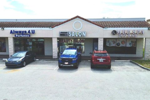 Propiedad comercial en alquiler en Orlando, Florida, 3271.09 m2 № 2219204 - foto 2