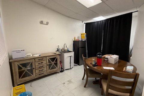Propiedad comercial en alquiler en Orlando, Florida, 3271.09 m2 № 2219204 - foto 16