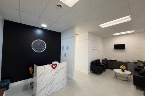 Propiedad comercial en alquiler en Orlando, Florida, 3271.09 m2 № 2219204 - foto 6