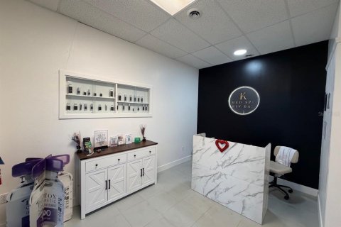 Propiedad comercial en alquiler en Orlando, Florida, 3271.09 m2 № 2219204 - foto 8