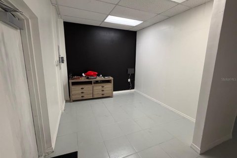 Propiedad comercial en alquiler en Orlando, Florida, 3271.09 m2 № 2219204 - foto 22