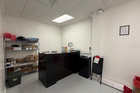 Propiedad comercial en alquiler en Orlando, Florida, 3271.09 m2 № 2219204 - foto 17