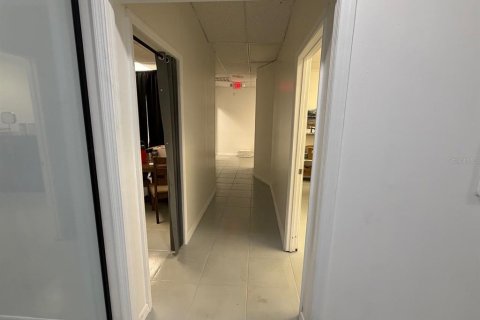 Propiedad comercial en alquiler en Orlando, Florida, 3271.09 m2 № 2219204 - foto 20