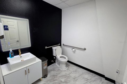 Propiedad comercial en alquiler en Orlando, Florida, 3271.09 m2 № 2219204 - foto 18