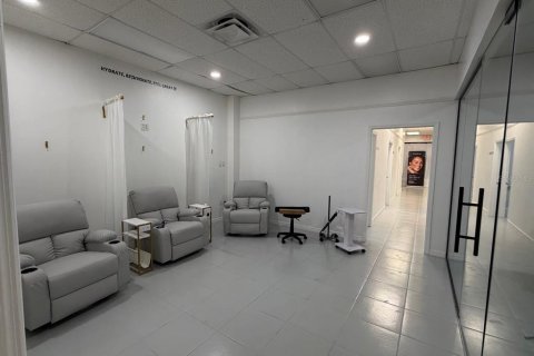 Propiedad comercial en alquiler en Orlando, Florida, 3271.09 m2 № 2219204 - foto 19