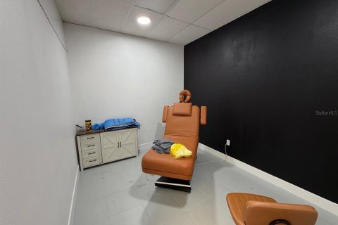 Propiedad comercial en alquiler en Orlando, Florida, 3271.09 m2 № 2219204 - foto 10