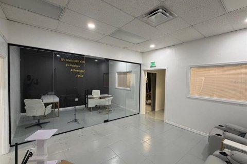 Propiedad comercial en alquiler en Orlando, Florida, 3271.09 m2 № 2219204 - foto 15