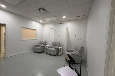 Propiedad comercial en alquiler en Orlando, Florida, 3271.09 m2 № 2219204 - foto 14