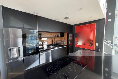 Condominio en venta en Miami, Florida, 1 dormitorio, 108.42 m2 № 2008091 - foto 10