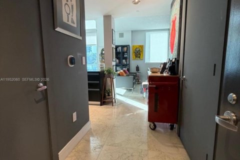 Condominio en venta en Miami, Florida, 1 dormitorio, 108.42 m2 № 2008091 - foto 12