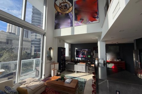 Condominio en venta en Miami, Florida, 1 dormitorio, 108.42 m2 № 2008091 - foto 2