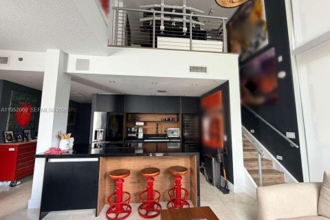 Condominio en venta en Miami, Florida, 1 dormitorio, 108.42 m2 № 2008091 - foto 15