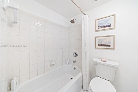Condominio en venta en Aventura, Florida, 3 dormitorios, 137.59 m2 № 1845659 - foto 18