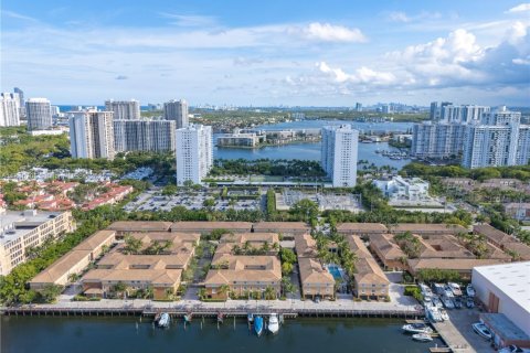 Condominio en venta en Aventura, Florida, 3 dormitorios, 137.59 m2 № 1845659 - foto 1