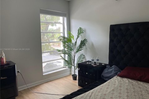 Condo in North Miami, Florida, 1 bedroom  № 1868528 - photo 10