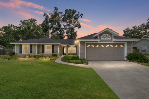 House in Gainesville, Florida 3 bedrooms, 155.8 sq.m. № 1852813 - photo 1