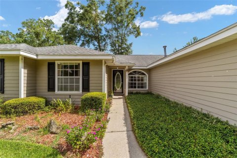 House in Gainesville, Florida 3 bedrooms, 155.8 sq.m. № 1852813 - photo 2