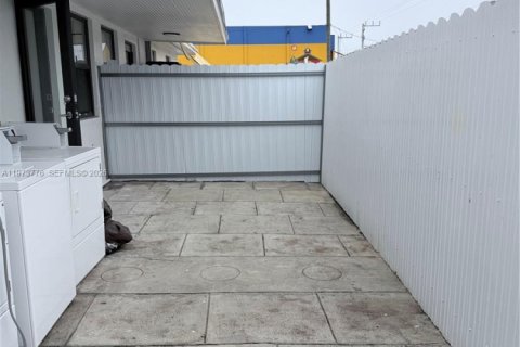 Casa en alquiler en Miami, Florida, 2 dormitorios, 79.43 m2 № 2044078 - foto 10