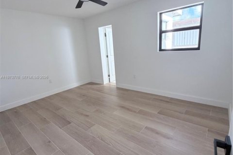 Casa en alquiler en Miami, Florida, 2 dormitorios, 79.43 m2 № 2044078 - foto 11