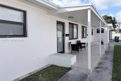 Casa en alquiler en Miami, Florida, 2 dormitorios, 79.43 m2 № 2044078 - foto 12