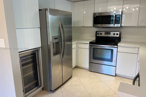 Condominio en alquiler en Aventura, Florida, 3 dormitorios, 122.63 m2 № 2060849 - foto 3