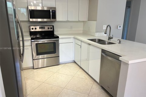 Condominio en alquiler en Aventura, Florida, 3 dormitorios, 122.63 m2 № 2060849 - foto 2