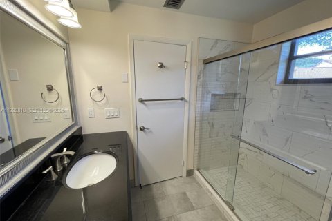 Снять в аренду виллу или дом в Уэстон, Флорида 3 спальни, 129.41м2, № 2034955 - фото 19