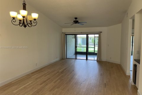 Снять в аренду виллу или дом в Уэстон, Флорида 3 спальни, 129.41м2, № 2034955 - фото 8