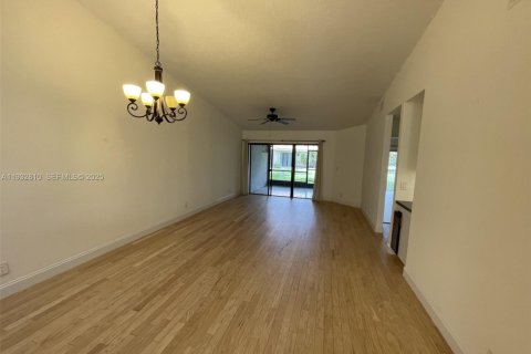 Снять в аренду виллу или дом в Уэстон, Флорида 3 спальни, 129.41м2, № 2034955 - фото 15