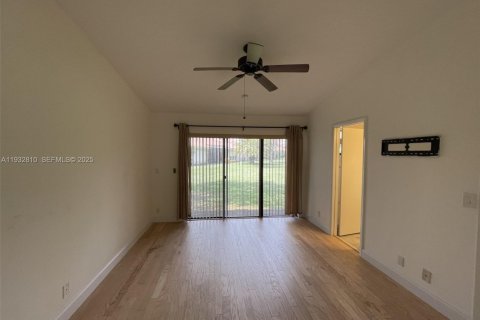 Снять в аренду виллу или дом в Уэстон, Флорида 3 спальни, 129.41м2, № 2034955 - фото 16