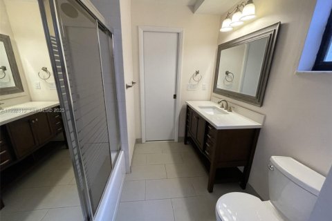 Снять в аренду виллу или дом в Уэстон, Флорида 3 спальни, 129.41м2, № 2034955 - фото 25