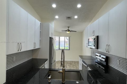 Снять в аренду виллу или дом в Уэстон, Флорида 3 спальни, 129.41м2, № 2034955 - фото 11