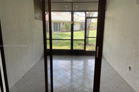 Снять в аренду виллу или дом в Уэстон, Флорида 3 спальни, 129.41м2, № 2034955 - фото 5