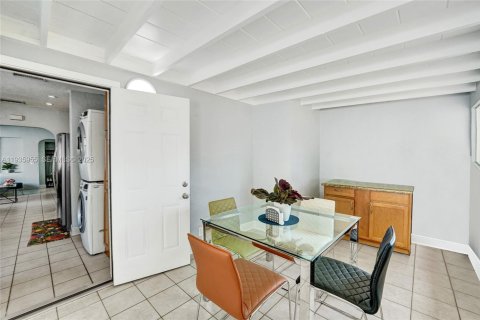 House in Hollywood, Florida 2 bedrooms, 95.69 sq.m. № 1994016 - photo 16