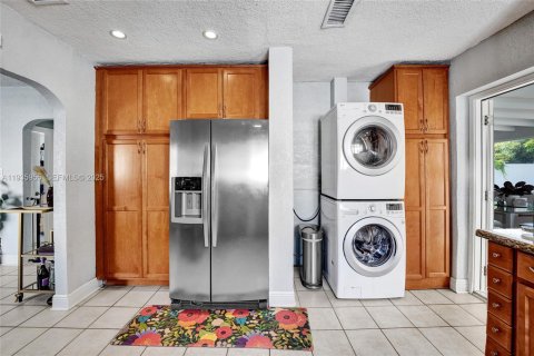 House in Hollywood, Florida 2 bedrooms, 95.69 sq.m. № 1994016 - photo 12