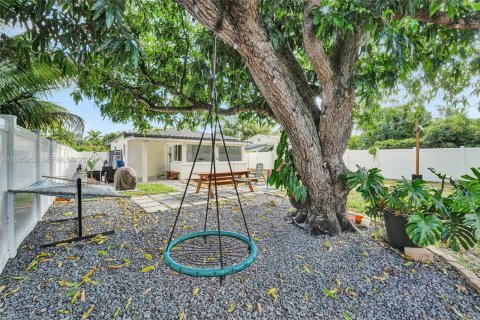 House in Hollywood, Florida 2 bedrooms, 95.69 sq.m. № 1994016 - photo 18